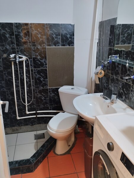 Giurgiului 164, M. Eroii Revolutiei, 20 min. Piata Unirii cu STB